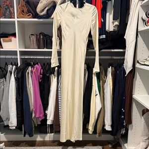 Weworewhat Elegant Cream Maxi Dress- backless gown